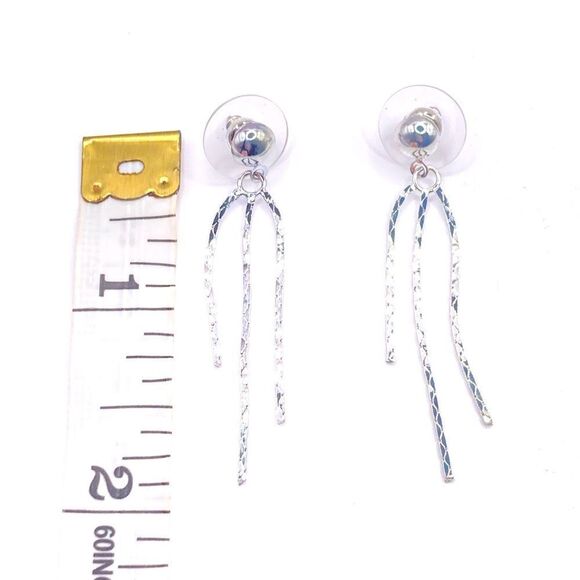 Silver fringe chain dangle earrings - Picture 4 of 4